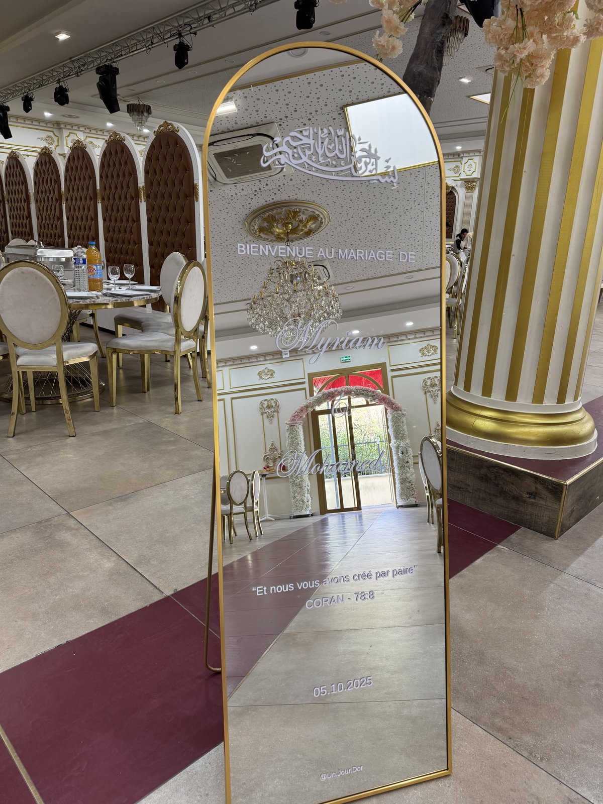 Miroir de bienvenue calligraphié pour mariage de Myriam et Mohamed - création Un Jour d'Or